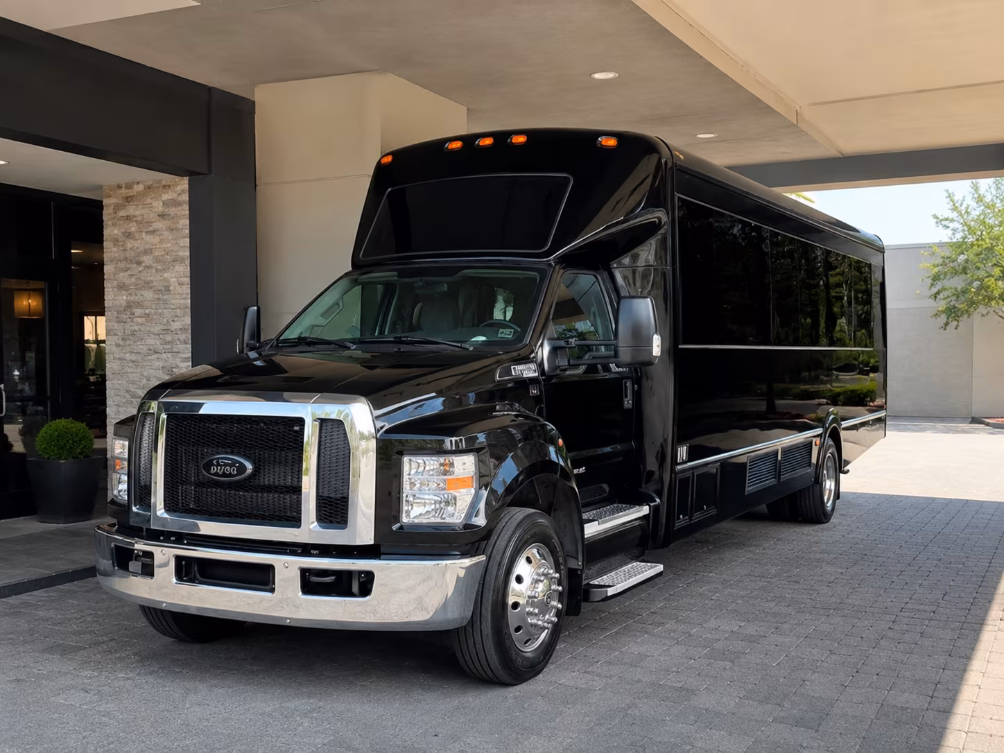 Houston Winery Tour & Pub Crawl Transportation party bus exterior