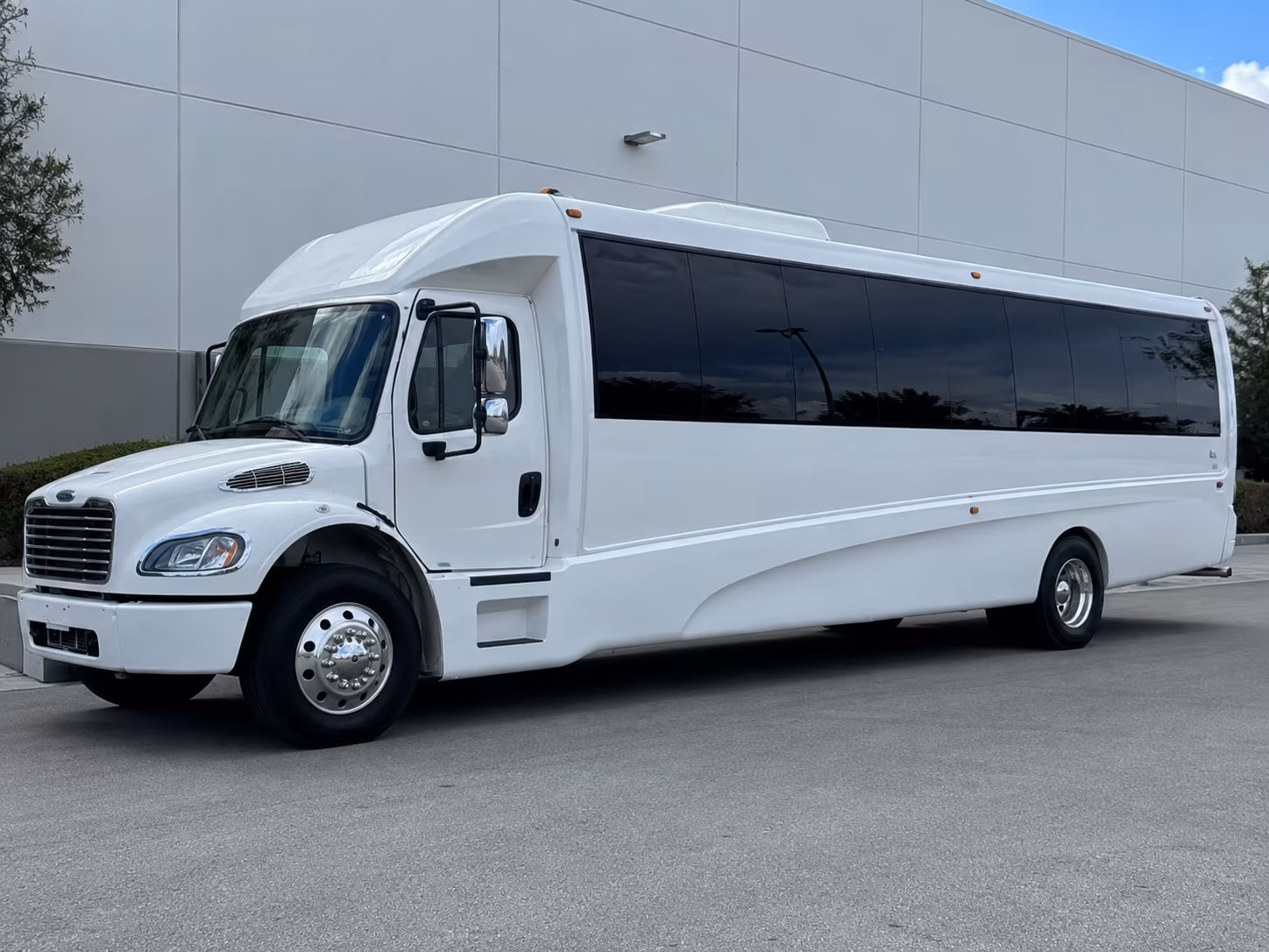Pasadena Birthday, Sweet 16, & Quinceañera Party Bus Rentals